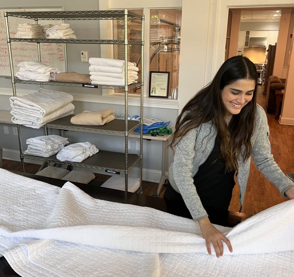 Linen Volunteer
